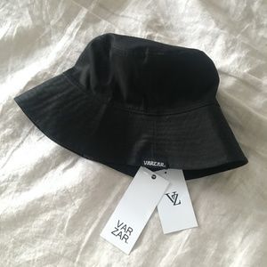 VARZAR Wide Brim Bucket Hat
